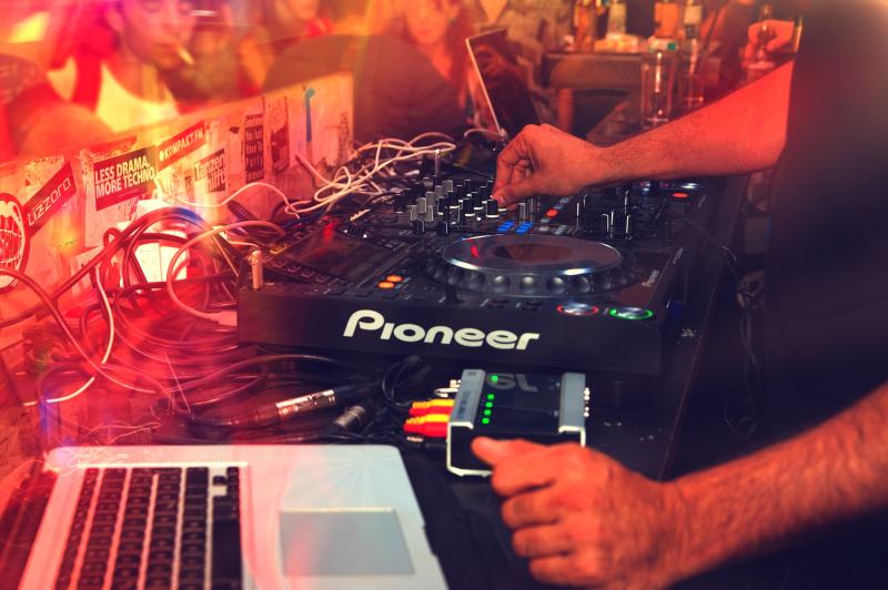 picture of a dj decks